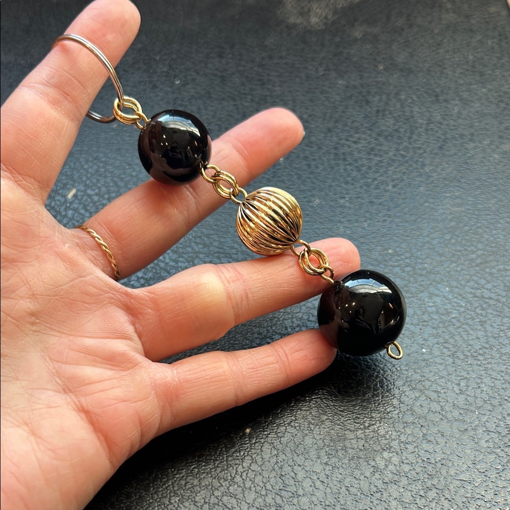 Black and Gold Beaded Keychain - Picture 3 of 8